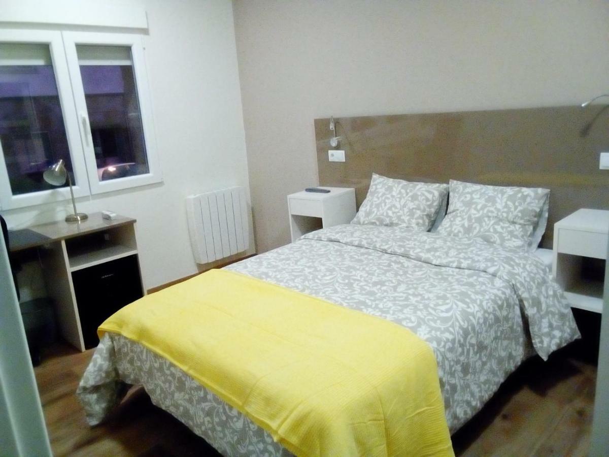 Residencia Compostela 2 Bed & Breakfast ซานติอาโก เด กอมโปสเตลา ภายนอก รูปภาพ