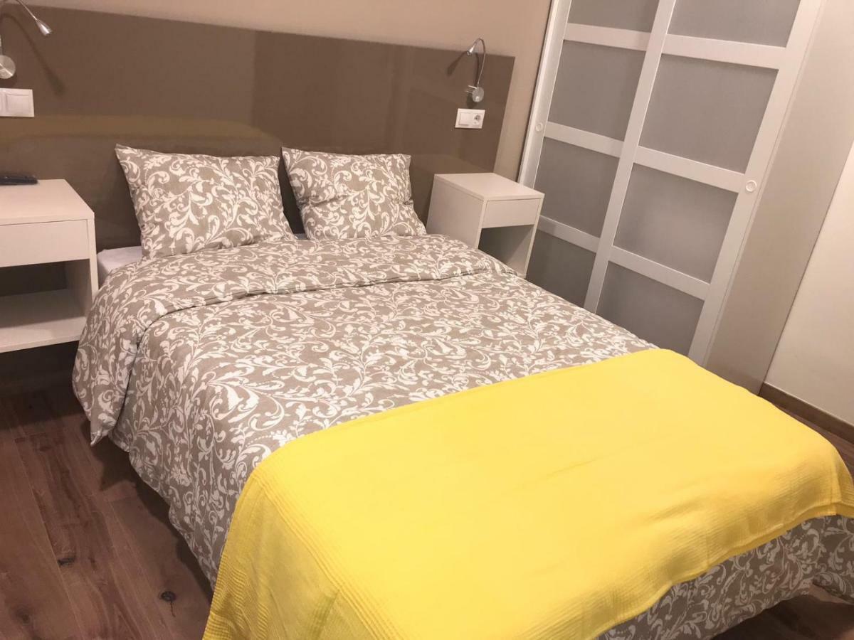 Residencia Compostela 2 Bed & Breakfast ซานติอาโก เด กอมโปสเตลา ภายนอก รูปภาพ