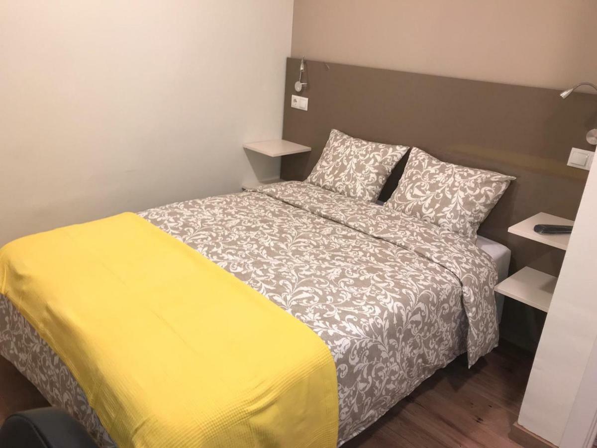 Residencia Compostela 2 Bed & Breakfast ซานติอาโก เด กอมโปสเตลา ภายนอก รูปภาพ