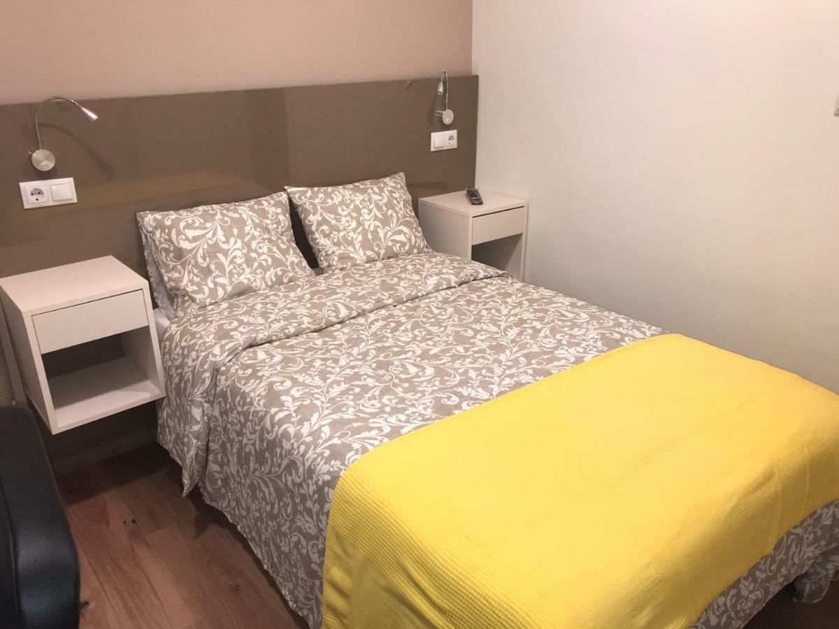 Residencia Compostela 2 Bed & Breakfast ซานติอาโก เด กอมโปสเตลา ภายนอก รูปภาพ