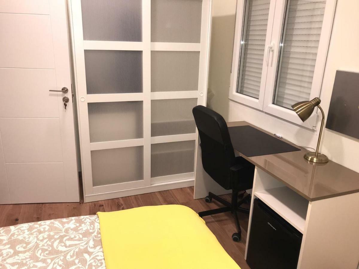 Residencia Compostela 2 Bed & Breakfast ซานติอาโก เด กอมโปสเตลา ภายนอก รูปภาพ